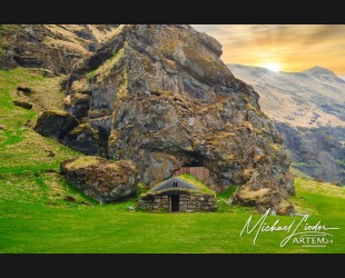 Iceland - einsame Hütte im Sonnenuntergang